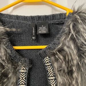 Vest with faux fur size small NWOT